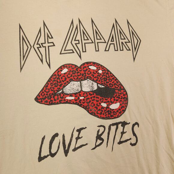 Def Leppard Love Bites Band Graphic Crew Neck Shirt Adult Mens Size Large L Tan - Picture 4 of 9